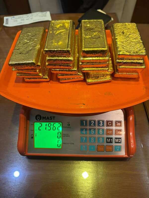 Incautan millonario cargamento de oro en el aeropuerto Silvio Pettirossi - Policiales - ABC Color