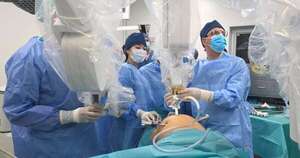 La Nación / Doctora paraguaya hace historia con una cirugía robótica en Túnez