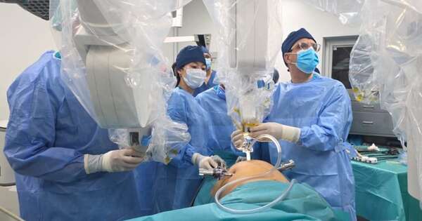 La Nación / Doctora paraguaya hace historia con una cirugía robótica en Túnez