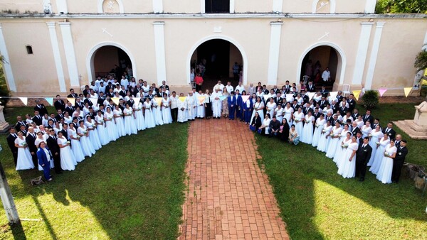 Una madre y su hijo coinciden en dar el sí en una misma boda comunitaria