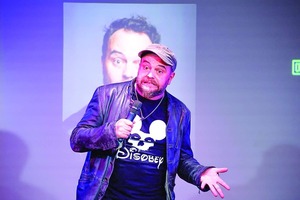 Stand Up de Inmigrantes se Ríe de la Represión de Trump