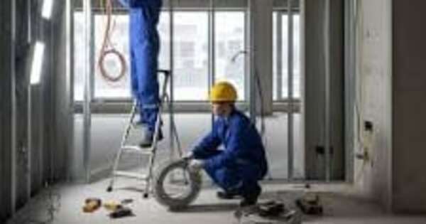 Electricistas y albañiles, ¿Los próximos millonarios?