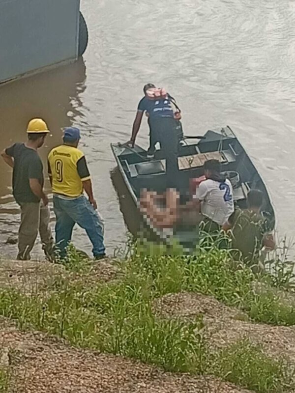 Rescate de un hombre en aguas del río Paraguay