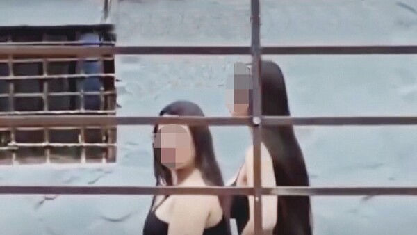 Chicas con ropa sexy “visitaron” la Jefatura