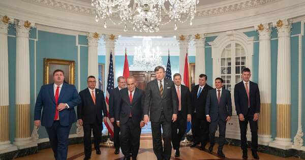 Diario HOY | EEUU: senadores paraguayos entregaron informe de Comisión Antilavado