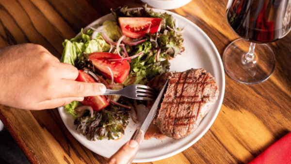 Tras suba del precio del lomito y otros cortes: gremio de restaurantes no elevará sus costos