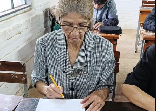 Mujer de 68 años retoma la primaria en Itá tras cinco décadas