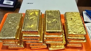 Incautan 22 kilos de oro en el aeropuerto y detienen a tres personas