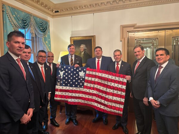 Grupo de senadores se reunió con Christopher Landau en Estados Unidos - trece