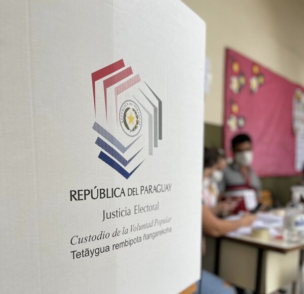 Experto pide rigor científico para evaluar reforma electoral con sistema mixto: papeletas y máquinas de votación