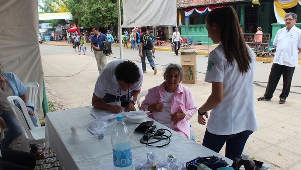 Salud despliega 2.474 personas para asistir a peregrinos en Caacupé 2025 - ADN Digital