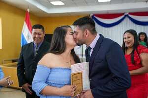 Casamiento comunitario: cincuenta parejas contrajeron nupcias en Villarrica  - Nacionales - ABC Color