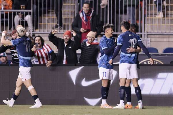 Video: a pesar de la derrota, paraguayos residentes en EEUU vibraron con la Albirroja  - Nacionales - ABC Color