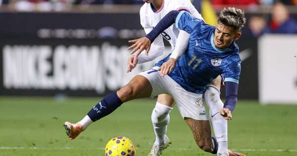 La Nación / La Albirroja cae por errores