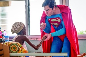 “Superman Brasileño” Devuelve la Sonrisa a Niños con cáncer
