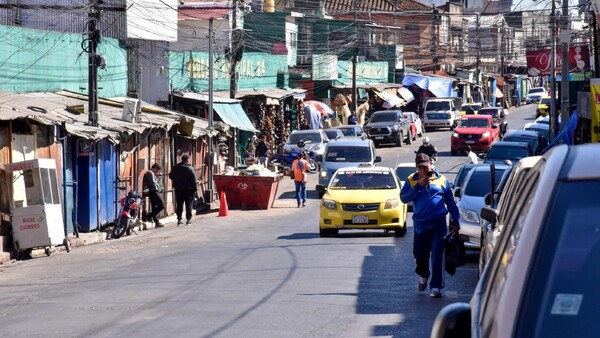 Opositores califican de distractor posible nuevo feriado en diciembre