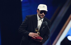 Bad Bunny domina los Grammy Latinos con cinco galardones