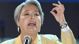 Decepcionados de Boric, chilenos acuden hoy a elegir a su sucesor