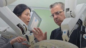 Popular / ¡Una ídola! Paraguaya hizo una cirugía robótica en Túnez