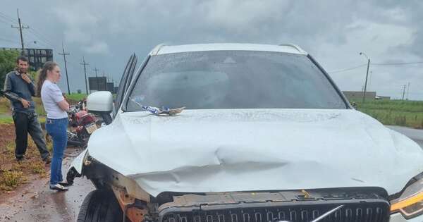 La Nación / Naranjal: fallecen dos jóvenes motociclistas al chocar por un camión