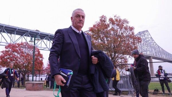 El fútbol paraguayo y la aspiración de Gustavo Alfaro