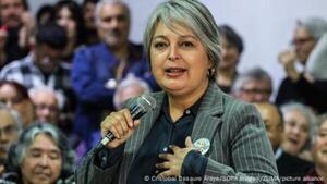 La candidata de izquierda, abierta al diálogo tras votar en la primera vuelta