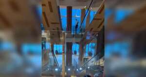 Diario HOY | VIDEO | Fuertes vientos causan susto en shopping de Encarnación