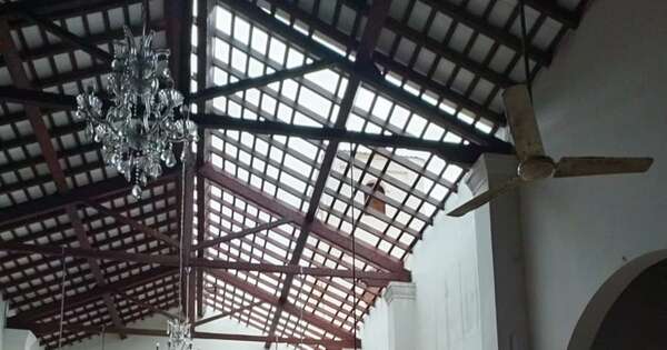 La Nación / Tormenta hizo volar el techo de la parroquia Domingo Savio