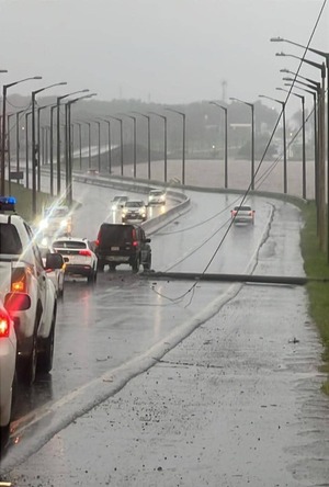 Temporal dejó daños diversos en Encarnación - La Tribuna
