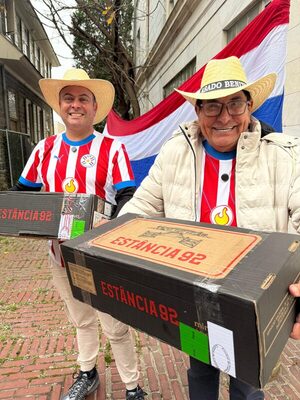 Popular / Asaditos paraguayos arrasaron en Pensilvania tras partido de la Albirroja