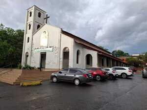 Popular / (VIDEO). Tormenta destechó parroquia de Sanlo y la chapa voló por todos lados