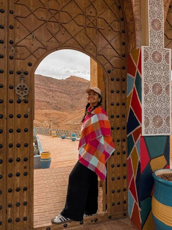 Periodista paraguaya de paseo por desierto