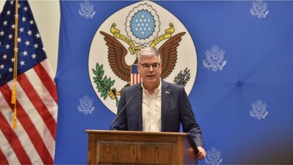 Filtración diplomática revela la injerencia del exembajador de EE.UU. en la interna colorada, según nota de El Clarín