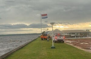 Rescatan a dos jóvenes extraviadas durante tormenta en el lago Ypacaraí