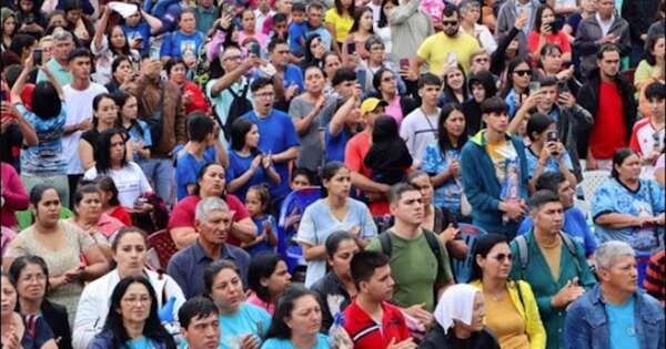 La Nación / Caacupé empieza a recibir a los fieles que visitan a Virgen