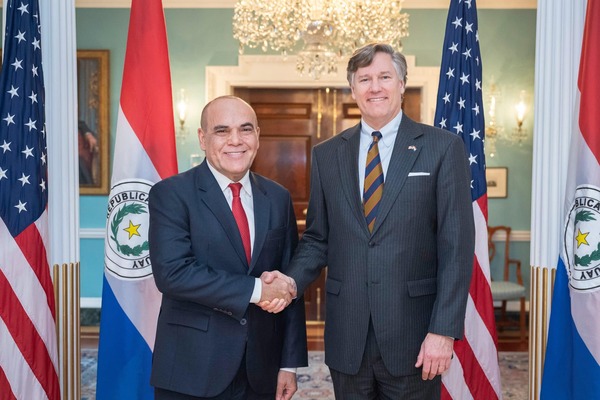 Senadores paraguayos buscan consolidar relación con EEUU