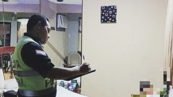 Le dio patatús y murió en un motel de Sanlo