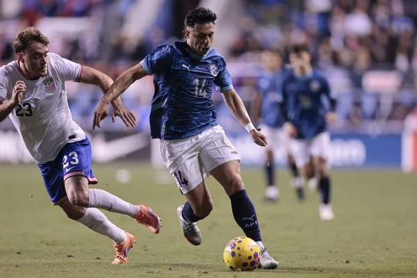 Paraguay cae 2-1: Arce marca y Riveros destaca