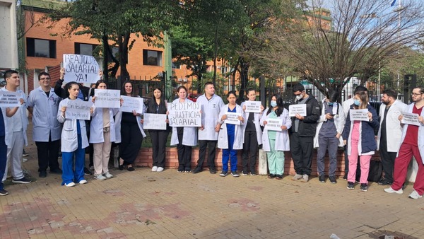 Médicos residentes del Hospital Militar exigen salario justo - Portal Digital Cáritas Universidad Católica