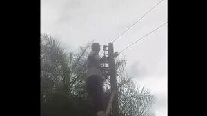 Murió electrocutado al querer arreglar un cable suelto durante el temporal