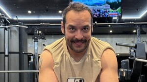 Popular / (VIDEO) ¡Rajado por usar sunga en una playa!