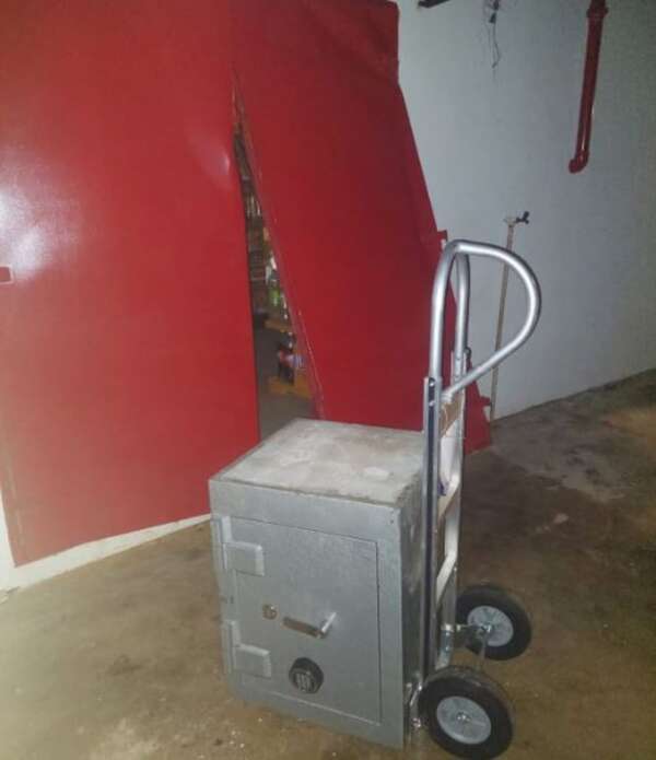 Asalto y toma de rehenes en supermercado de Areguá  - Policiales - ABC Color