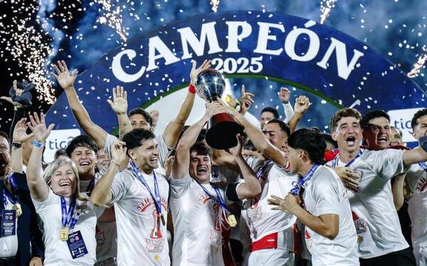 El Rojo, primer equipo de tierra adentro en lograr la Copa Paraguay •