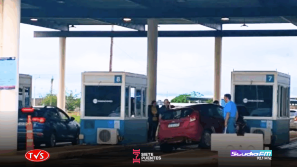 VEHÍCULO IMPACTA CONTRA CASILLA DE MIGRACIONES EN EL PUENTE INTERNACIONAL POSADAS–ENCARNACIÓN - «TVS DIGITAL»