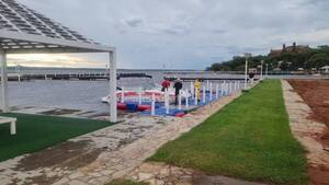 Rescatan a dos chicas del lago Ypacaraí tras feroz temporal