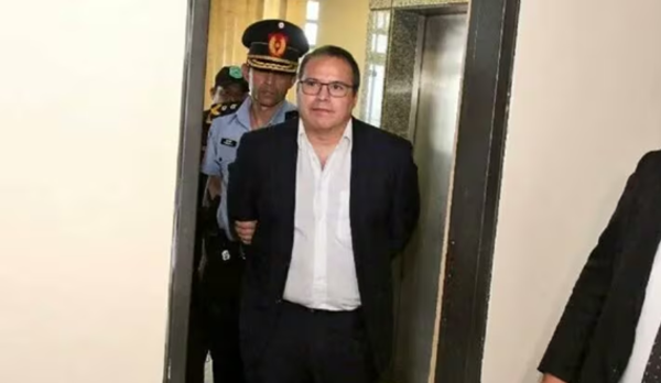 Fiscalía pide 10 años de prisión para Carlos Granada por acoso y coacción sexual