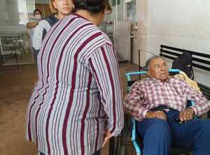 Adulto mayor sufre caída dentro de un ómnibus tras paso brusco por una lomada