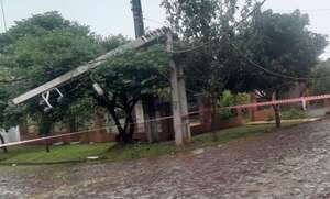 Línea de transmisión de la Ande en Natalio quedó fuera de servicio por temporal - Nacionales - ABC Color