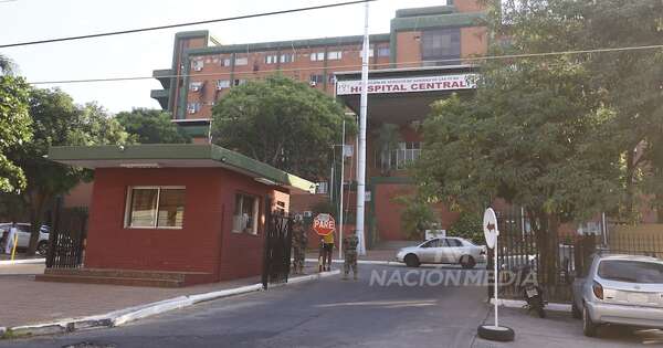 La Nación / Médicos residentes del Hospital Militar están disconformes con su salario y piden ganar más