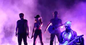 La Nación / Con desborde de emociones Erreway hizo latir nuevamente miles de corazones en Paraguay